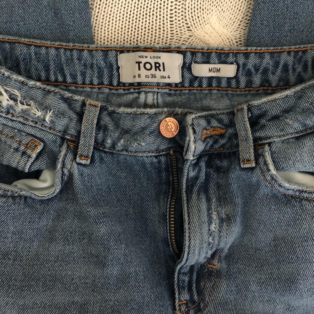 TORI MOM JEANS US 4 DISTRESSED